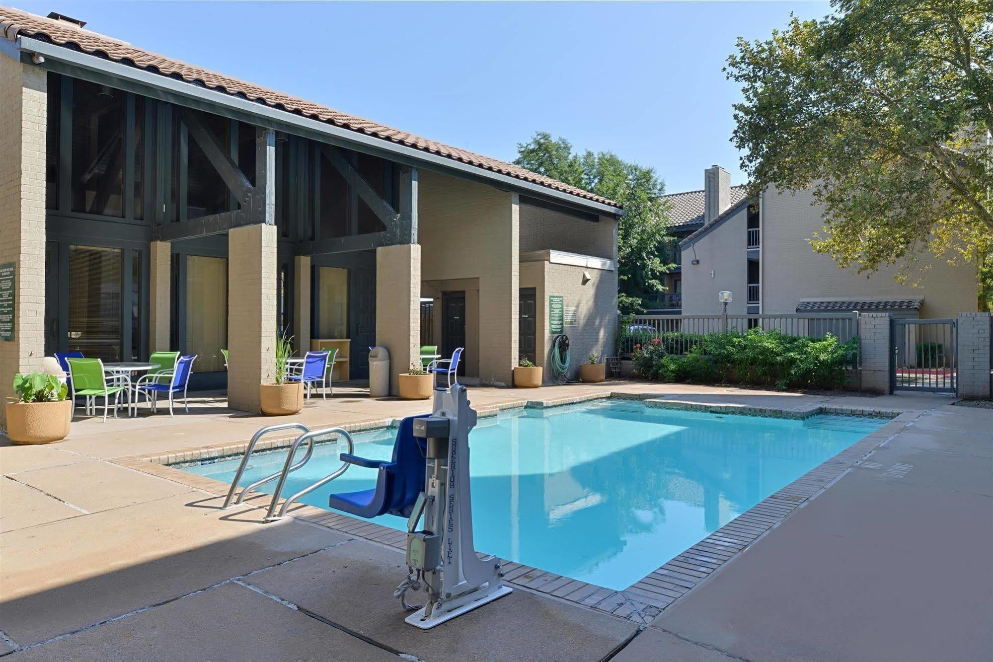 Americas Best Value Inn & Suites Extended Stay - Tulsa Buitenkant foto